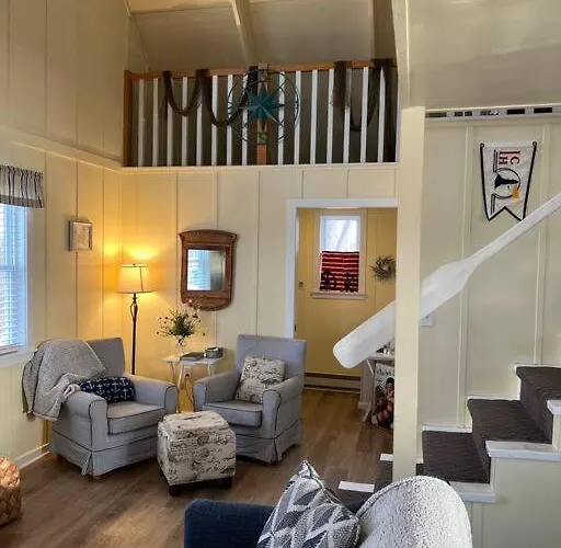 Botel Cozy Wintertime Nantucket Getaway *