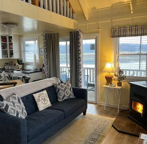 Cozy Wintertime Nantucket Getaway Savanna