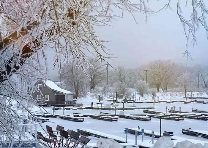 Cozy Wintertime Nantucket Getaway Botel Savanna