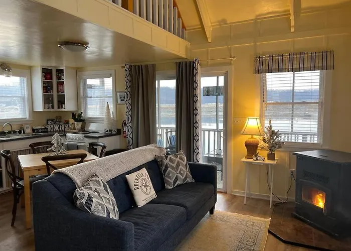 Cozy Wintertime Nantucket Getaway Botel Savanna